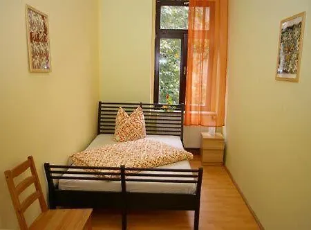 3r-fewo-bis-8-personen-zentral-t8 Apartment